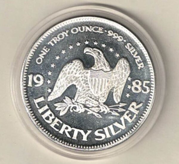 1985 USA Silver One Ounce Liberty Silver. This round does feature an eagle. This round contains one ounce of .999 fine silver.