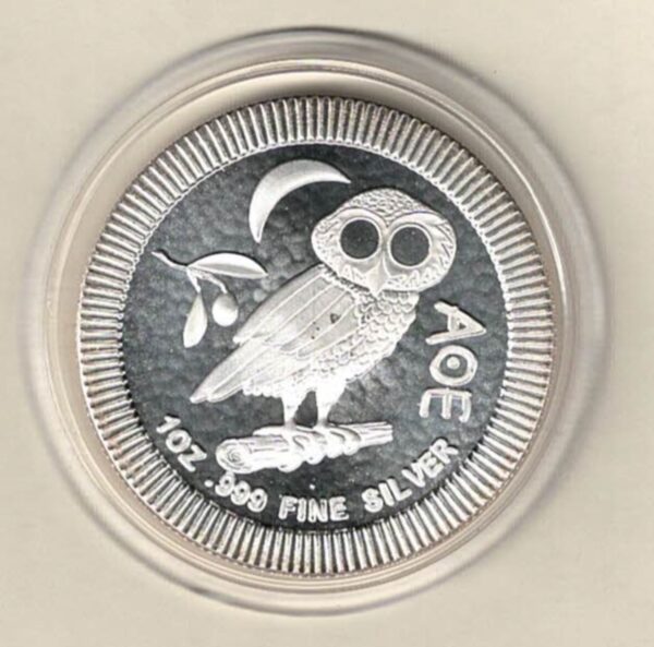 2017 Silver Niue One Ounce Owl. Elizabeth II is on the obverse, The Owl is on the reverse. The coin contains one ounce of 999 fine silver.