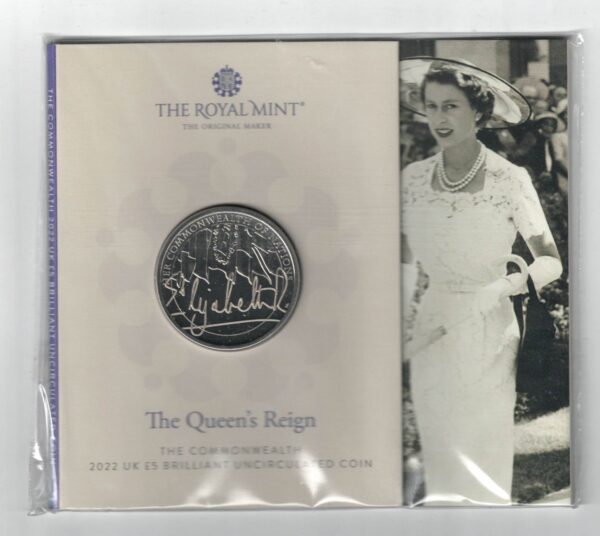 2022 Five Pounds The Queen's Reign The Commonwealth featuring Queen Elizabeth II on the Obverse and Commonwealth Nations on the Reverse.