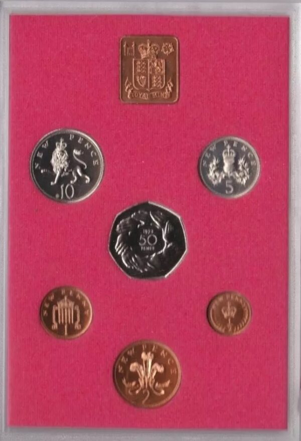 1973 Royal Mint Proof Set. This set contains six coin. The set comes cased as issued by the Royal Mint. Coinage of Great Britain and Northern Ireland.