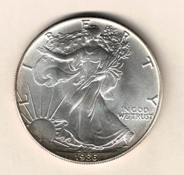 1986 Silver USA One Ounce Eagle. The liberty is on the obverse, The eagle is on the reverse. The coin contains one ounce of 999 fine silver.