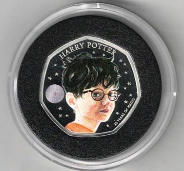 2022 Standard Silver Proof Fifty Pence Harry Potter. This silver fifty pence coin comes as issued with box and certificate.