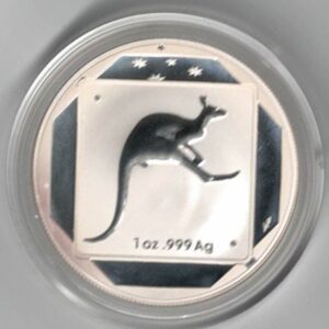 Boxed 2013 Silver Australia One Ounce Kangaroo Road Sign . Elizabeth II is on the obverse, The coin contains one ounce of 999 fine silver.