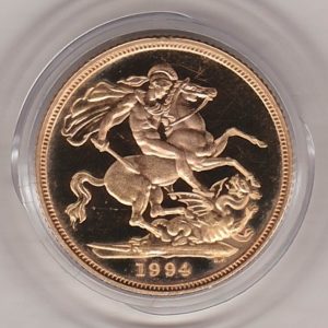 1994 gold proof sovereign coin featuring queen Elizabeth II on the Obverse & St George and the Dragon Reverse. This coin comes in a plastic coin capsule.
