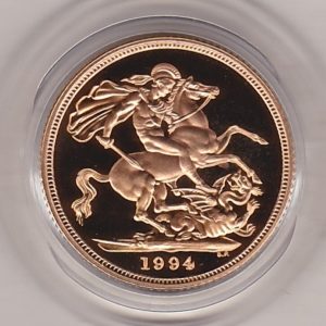 1994 gold proof sovereign coin featuring queen Elizabeth II on the Obverse & St George and the Dragon Reverse. This coin comes in a plastic coin capsule.