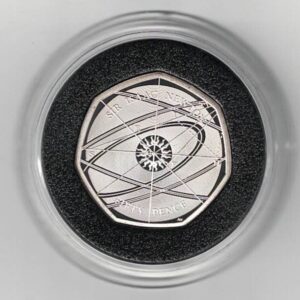 2017 Silver Proof Standard Fifty Pence Coin Sir Isaac Newton. This coin comes in the original box with certificate as issued by the royal mint.