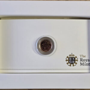 2010 Gold Quarter Sovereign Coin featuring the fourth portrait of Queen Elizabeth II on the obverse. St George and the dragon on the reverse.