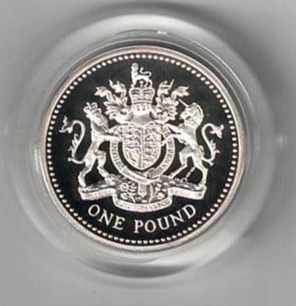1993 One Pound Piedfort Silver Proof Royal Arms. This double thickness coin includes the original box and certificate. Ready for dispatch.