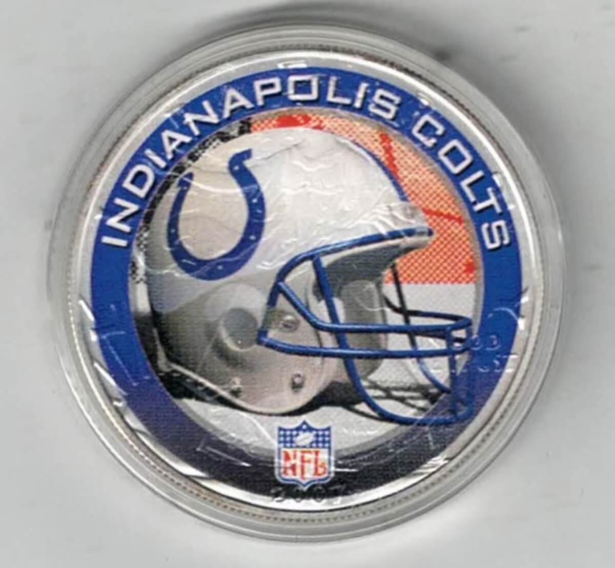 2007 Silver USA One Ounce Eagle. An eagle is on the reverse. The coin contains one ounce of 999 fine silver. All coins are in stock.